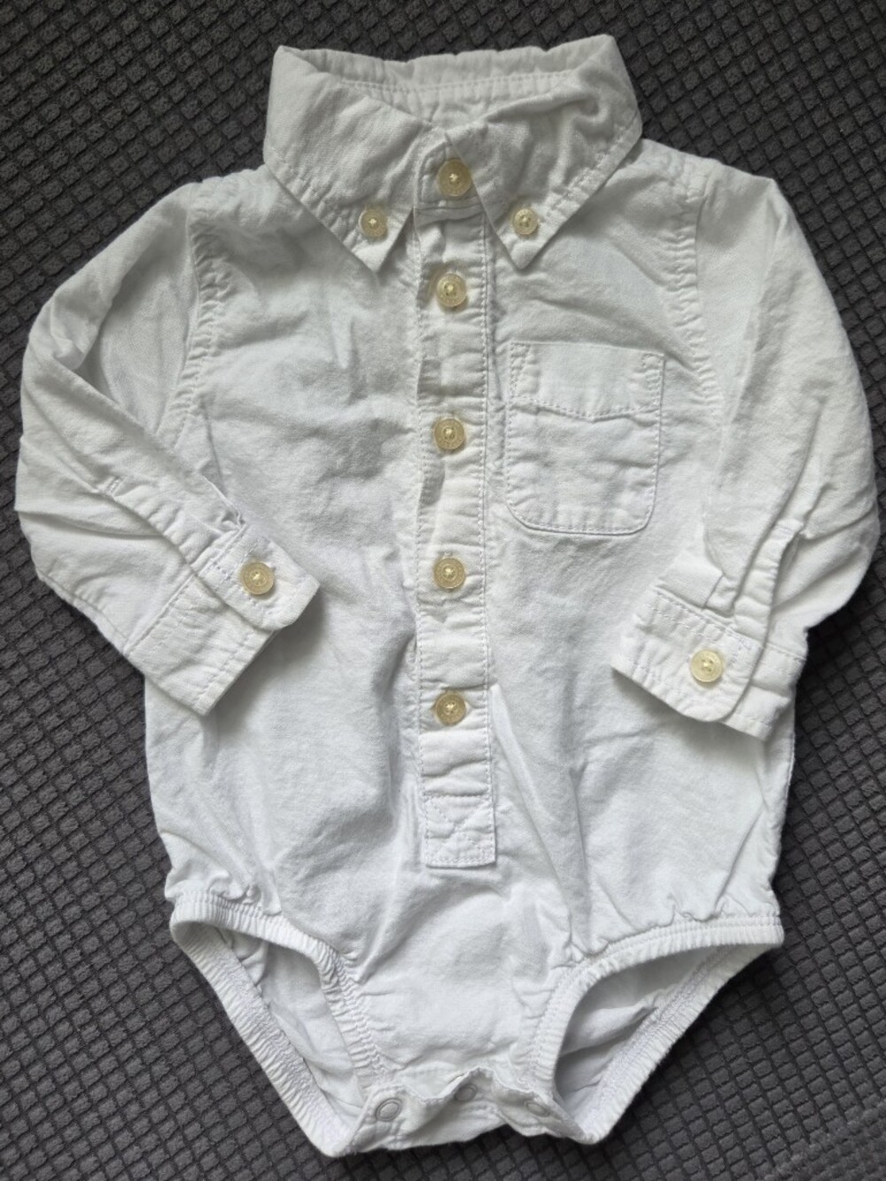 OshKosh B'gosh White Button-Down Long-Sleeve Bodysuit Size 12M